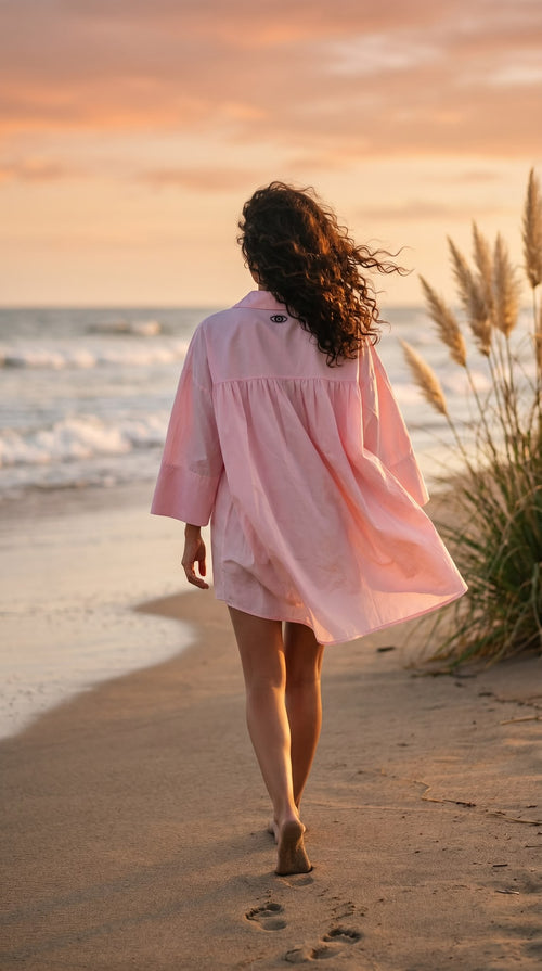 Chemise Dalia oversize en coton doux, coloris rose, œil noir sur l'empiècement dos